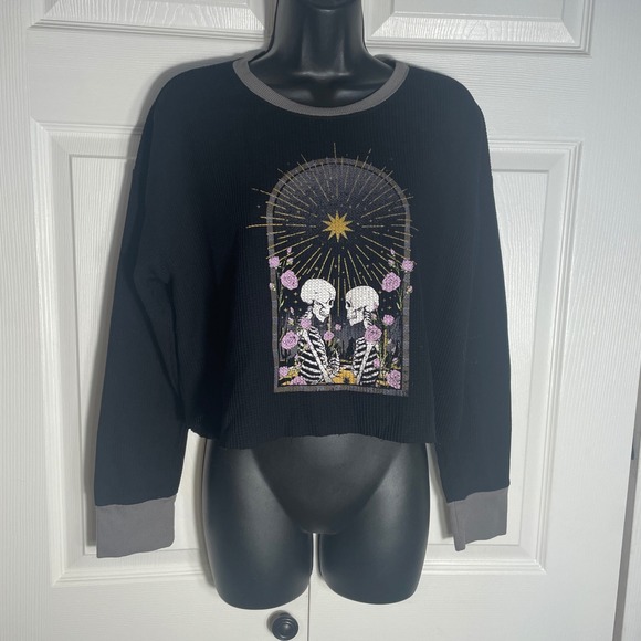 Stitch & Pine Tops - Stitch Pine Black Waffle Knit Shirt Women L Skeleton Rose Graphic Cropped‎ Top